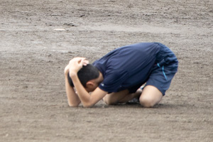 校庭での安全確保。