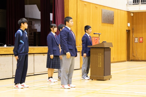 標準服の紹介。