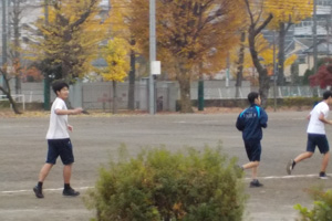 手を振る余裕も！