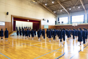 生徒会朝礼中。